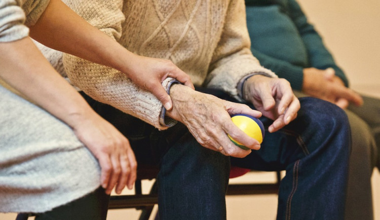 Šíření koronaviru v domově seniorů v Černožicích se podařilo zastavit. Nikdo další nemocný není