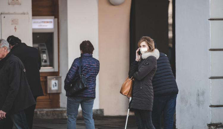 Počet případů koronaviru v Královéhradeckém kraji roste. Za týden přibylo 55 nemocných