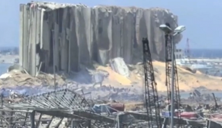 Silo poničené výbuchem v přístavu v Bejrútu