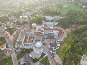 FOTO: Náchodská nemocnice je zkolaudovaná. První pacienty začne ošetřovat na jaře příštího roku