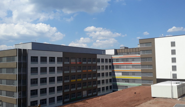Náchodská nemocnice je zkolaudovaná. První pacienty začne ošetřovat na jaře příštího roku