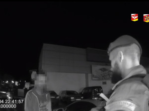 VIDEO: Opilý řidič bez papírů se přiznal ke třem pivům. Nadýchal skoro dvě promile