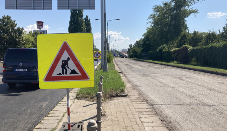 Oprava Gočárova okruhu o víkendu uzavře další křižovatku. Řidiči musí počítat s komplikacemi