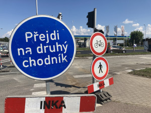 Oprava Gočárova okruhu o víkendu uzavře další křižovatku. Řidiči musí počítat s komplikacemi