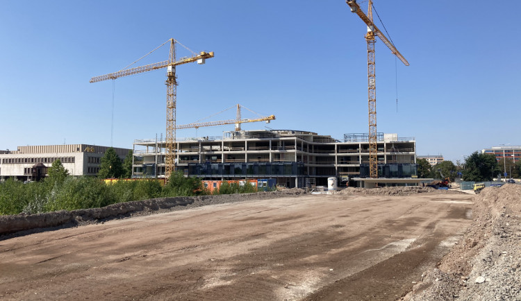 Nové regionální sídlo ČSOB v Hradci Králové je ve fázi hrubé stavby