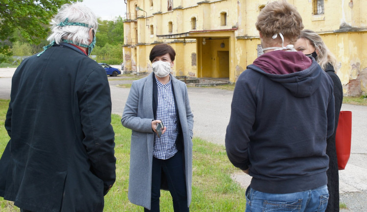 Vystřídání ředitelky ve škole v Jaroměři vyvolalo emoce. Proti pomluvě je náměstkyně Berdychová připravena bránit se soudně