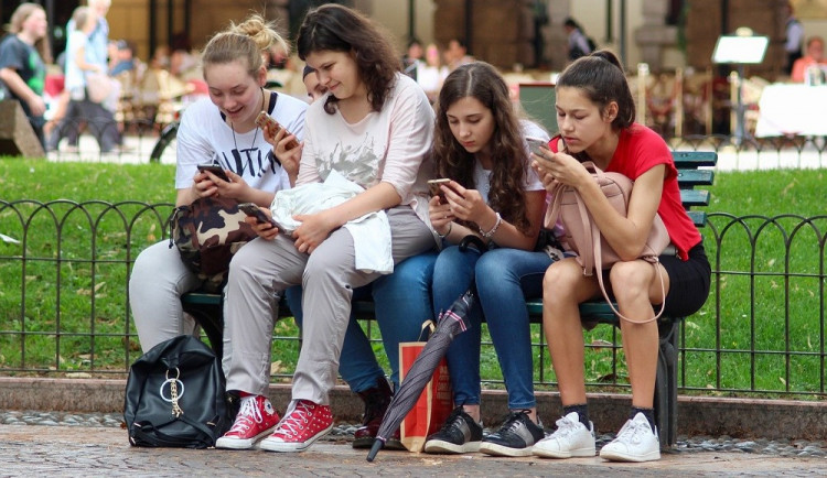 Na sociálních sítích trávíme čím dál více času, průměrně 159 minut