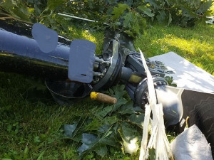 vrtulník, který spadl do zámecké zahrady