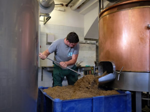 Když je zle, musí se člověk více snažit a ne lomit rukama, říká ředitel pivovaru Permon Michal Sás. Foto: Hynek Glos