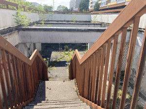 ZA ROHEM: Benešovka měla být chloubou Hradce Králové, teď je pro ostudu