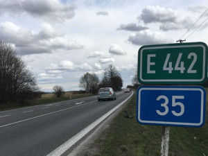 Oprava silnice u obce Klenice komplikuje cestování mezi Hradcem a Jičínem