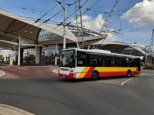 Vozový park hradeckého MHD se rozrostl o nové autobusy