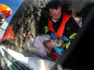 Hasiči při soutěži ve vyprošťování