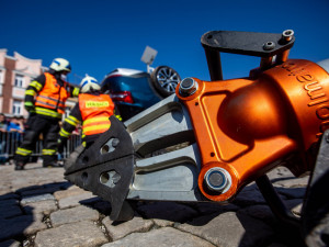 Hasiči při soutěži ve vyprošťování