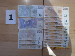 Hradečtí celníci udělali šťáru. Zabavili pět kvízomatů a peníze v hotovosti