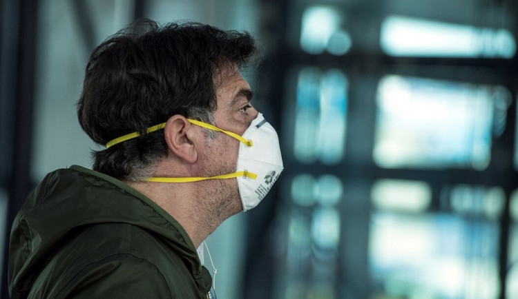 Od zítřejšího dne budou povinné roušky ve vnitřních prostorách v celé republice