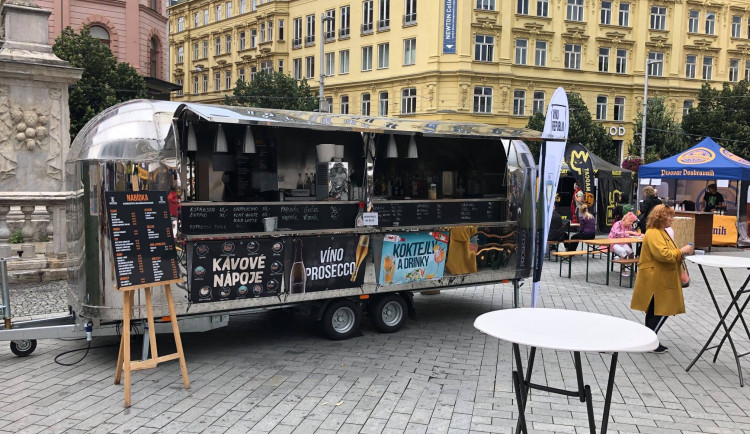 Do Hradce Králové míří druhý ročník Food Truck Festu. Kvůli koronaviru se málem nekonal