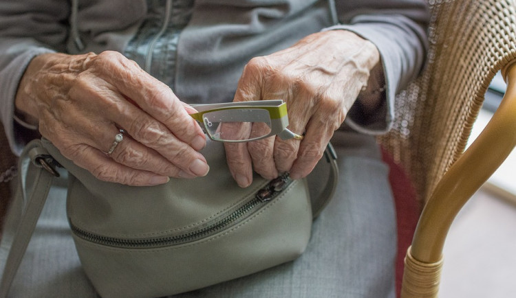 BEZPEČNOSTNÍ RADA KRAJE: Domovu seniorů v Úpici pomůžou zaměstnanci z krajských sociálních zařízení