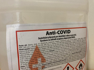 Dezinfekce Anti-COVID má být stažena z trhu už v sobotu. Firma z Budčevsi plánuje s výrobou pokračovat pod jiným názvem