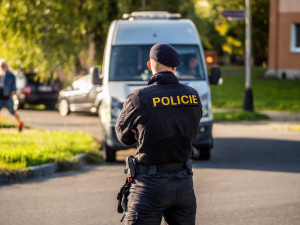 V Královéhradeckém kraji chybí zhruba stovka policistů. Vidinu benefitů často utnou psychotesty
