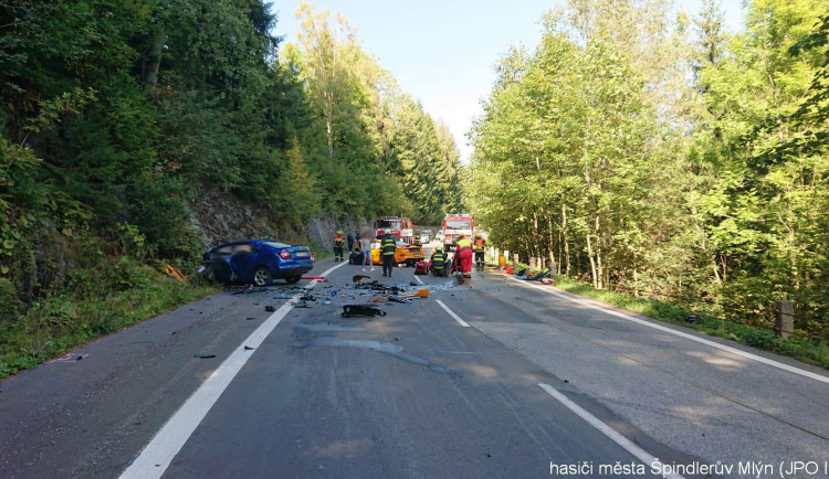 Řidič mustangu se před tragickou nehodou u Špindlerova Mlýna řítil rychlostí až 158 km/h