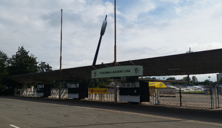 Prostor před fotbalovým stadionem