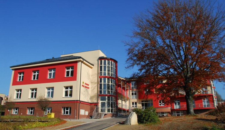 V domově seniorů v Polici nad Metují má jedna klientka koronavirus