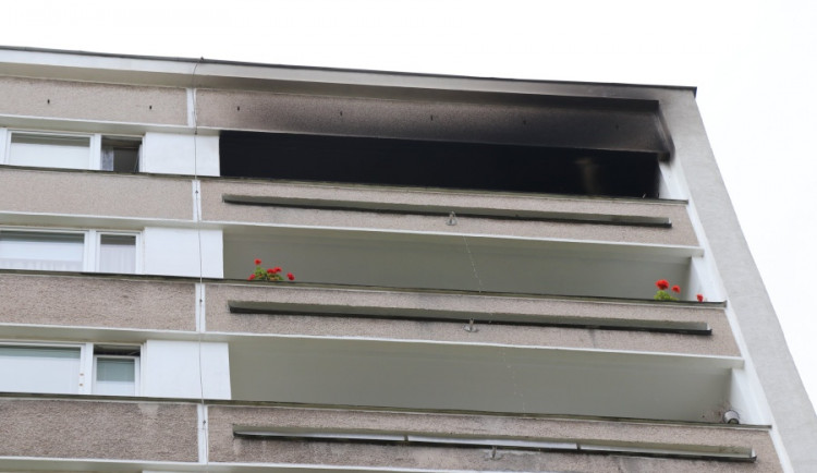 Požár balkonu ve 13.patře