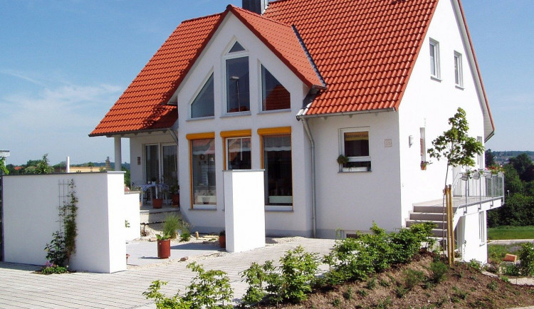 Sněmovna stvrdila konec daně z nabytí nemovitostí. Zanikne zpětně k letošnímu 31. březnu