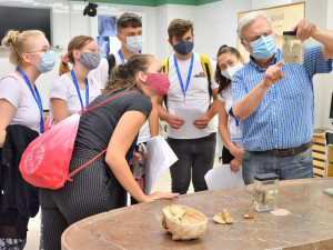 Během Medikempu si studenti vyzkoušeli medicínu nanečisto. Připravila ho Lékařská fakulta v Hradci Králové