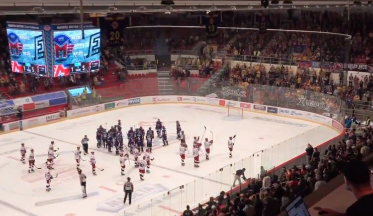 Hokejisté hradeckého Mountfieldu ovládli první extraligový zápas. České Budějovice porazili s přehledem 5:1