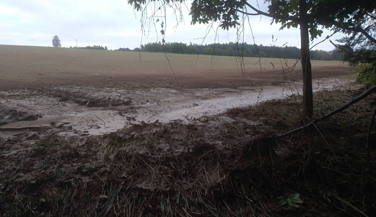 Přívalové deště zaplavují Hořice pískem a bahnem. Nutná jsou opatření v krajině, zní z radnice