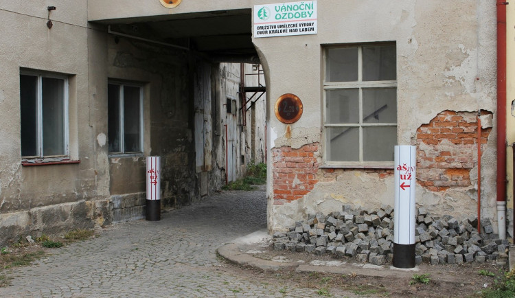 Dvůr Králové chce vrátit život Mayerově továrně. Připravuje architektonickou soutěž.