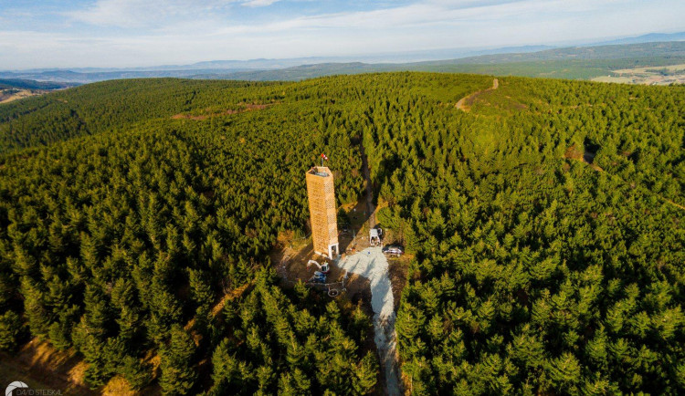 Krajskou stavbou roku 2020 je rozhledna na Velké Deštné. O titul se letos ucházelo 15 staveb