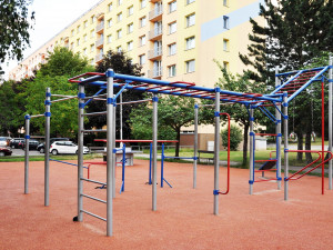V Hradci Králové začnou vznikat mini fitparky pro seniory. Celkem jich bude 16