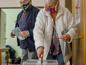 VOLBY 2020: První volební den je za námi. Místnosti se otevřou opět zítra ráno