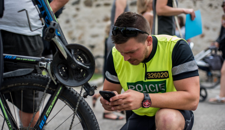 Na Pálavě se srazili dva cyklisté, jeden skončil v nemocnici. Viník nehody z místa ujel, pátrají po něm policisté