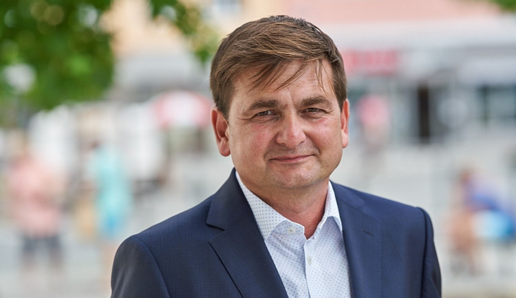 Když se stanu hejtmanem, senátorské křeslo neopustím, říká vítěz krajských voleb Martin Červíček