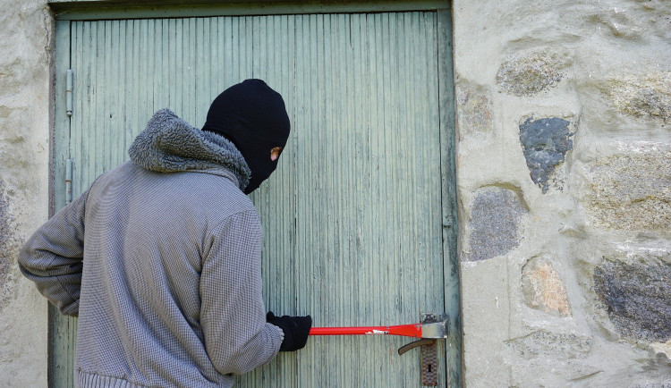 Na Trutnovsku někdo vykrádá chaty. Škoda už se vyšplhala na 55 tisíc korun