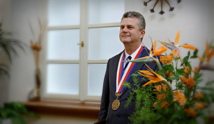 Bylo mi upřeno právo svobodně volit, říká Jindřich Vedlich. Pozitivní výsledek testu na COVID-19 mu přišel v pátek