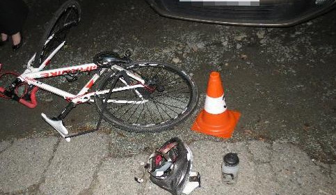 Po střetu osobního auta s cyklistou
