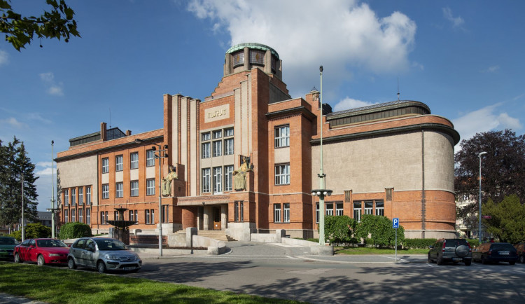 Muzeum, divadla i Filharmonie Hradec Králové se dnes rozzáří v rámci akce Kulturu nezastavíš