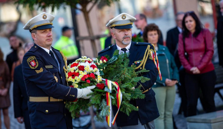 Hradec Králové ruší oslavy 28. října. Farmářské trhy pokračují bez omezení