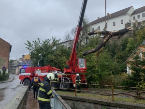 Technická pomoc při čištění řeky v Broumově Olivětíně