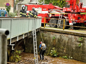 Technická pomoc při čištění řeky v Broumově Olivětíně