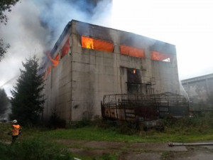 Požár haly se senem v Bartošovicích