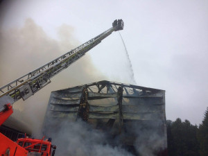 Škoda po požáru skladu sena v Suchém Dole na Náchodsku se vyšplhala na 20 milionů korun
