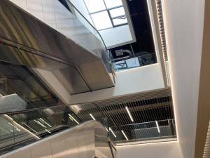 V Hradci Králové se dnes otevřelo nové obchodní centrum. Prošlo kompletní rekonstrukcí