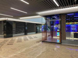 V Hradci Králové se dnes otevřelo nové obchodní centrum. Prošlo kompletní rekonstrukcí