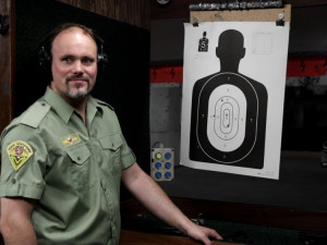 Drogy i množírny zvířat. Investigativní reportéři Klesnil a Fiala spouští internetovou televizi